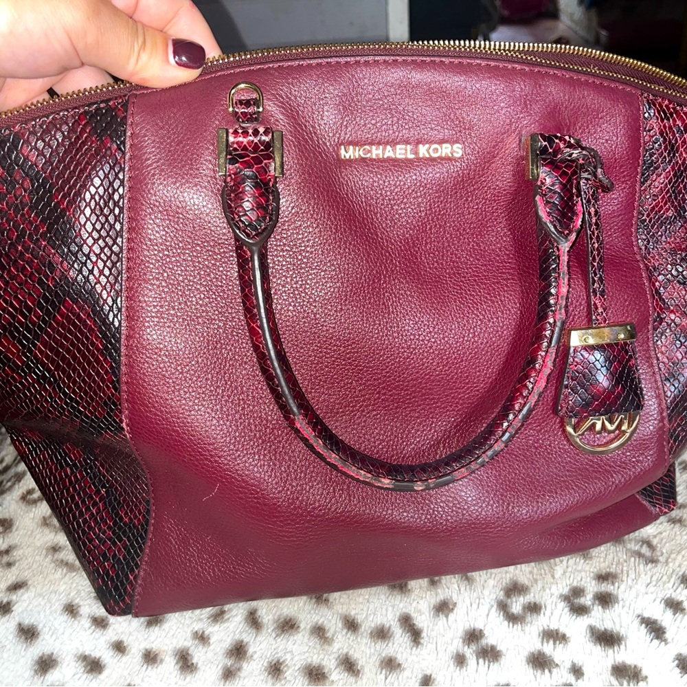 Michael Kors purse 👛